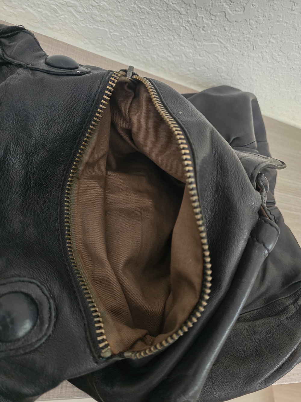 Linea Pelle Collection Black Leather Shoulder Bag Tote - Multi-Pocket - Picture 5 of 15